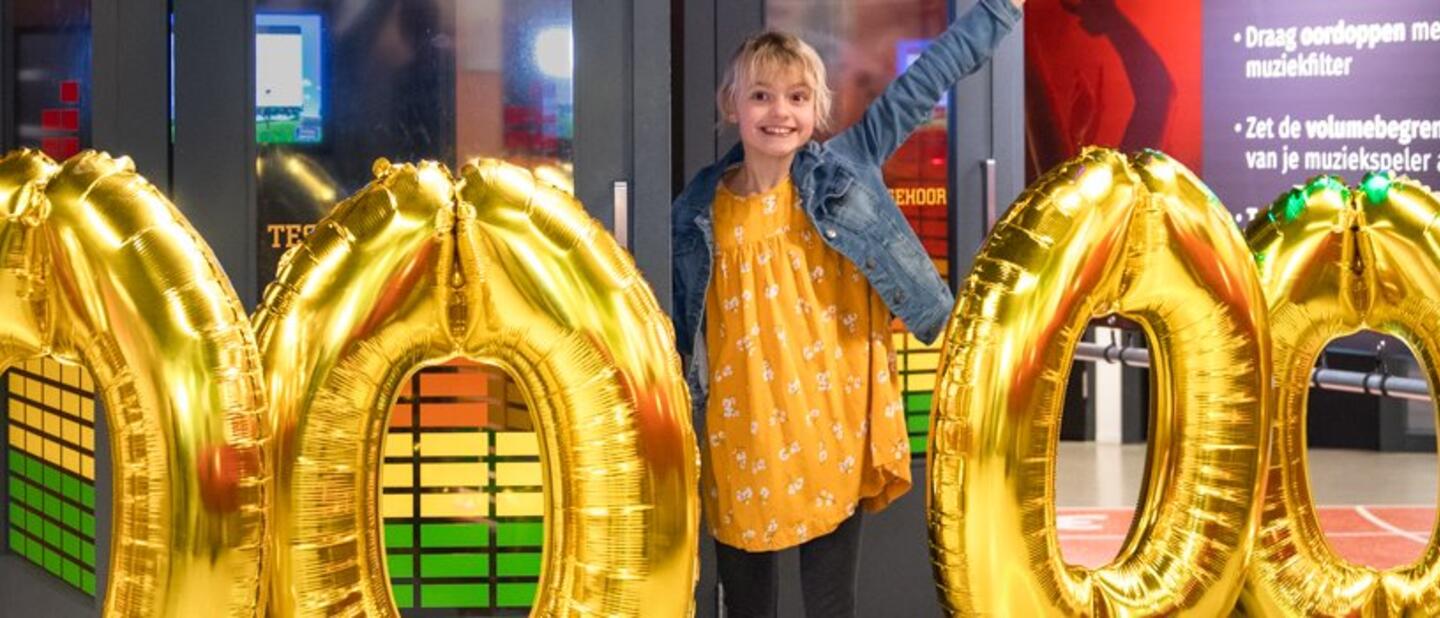 Vrouw met 100.000 ballon