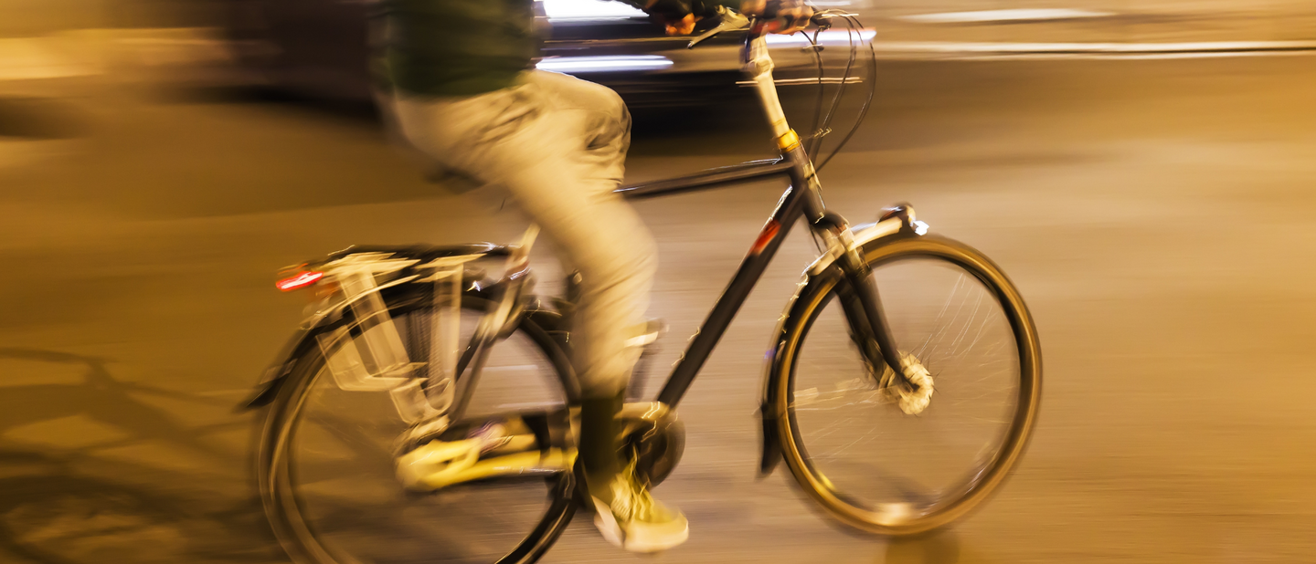 fietser in donker