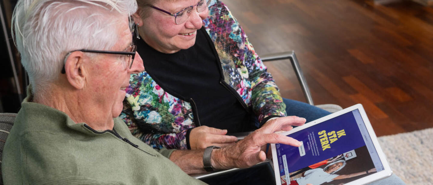 partners op de bank doen de valrisicotest