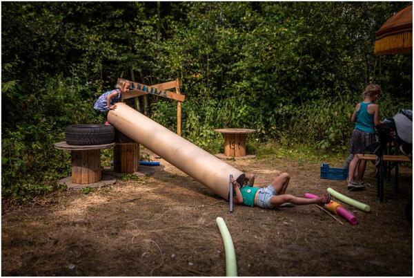 kinderen spelen op risicovolle plek